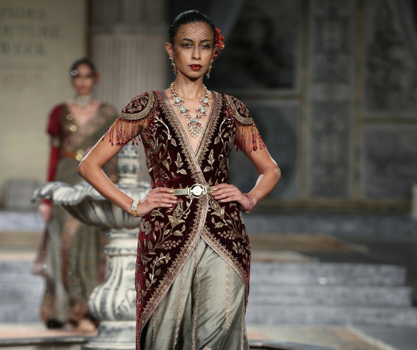  DESIGNERS OR INFLUENCERS: WHO’S DEFINING INDIAN STYLE NOW?