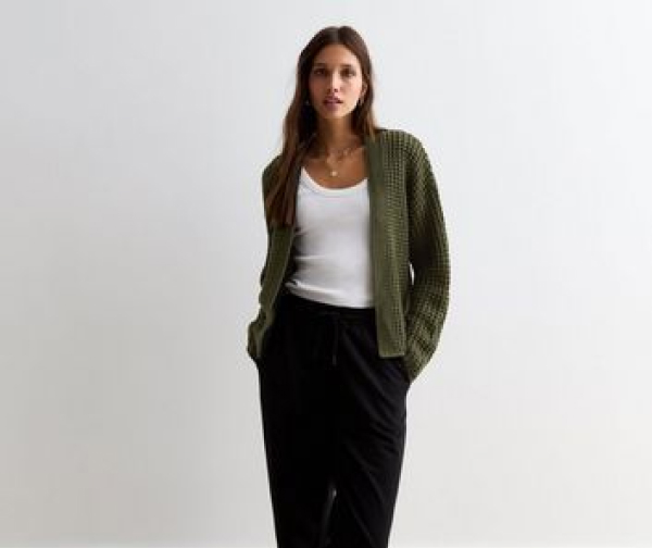 Lounge, Lift, Repeat: How Comfort Took Over Millennial Fashion